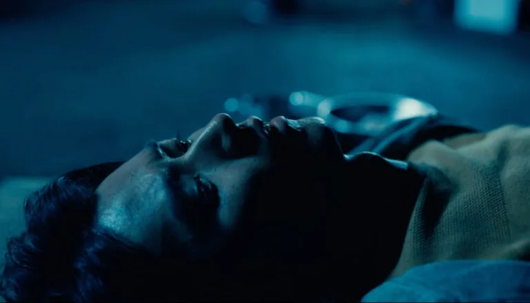 Момент из 4 серии 1 сезона